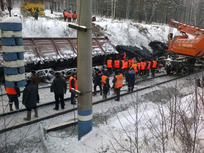 Сход 18 вагонов с углем на перегоне Флюсовая